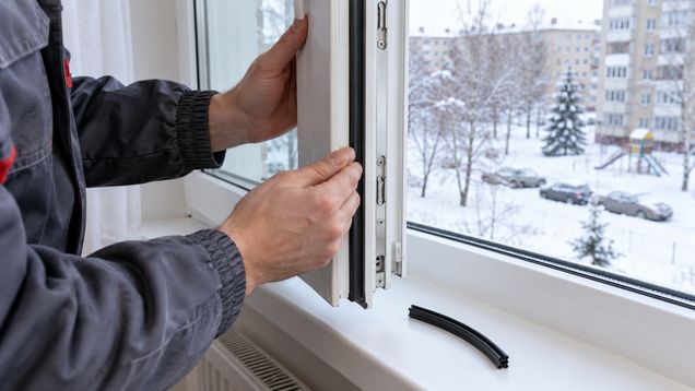 Как утеплить окна на зиму